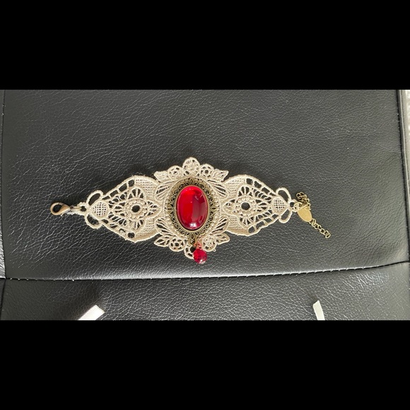 Jewelry set with red jewel - Picture 5 of 5
